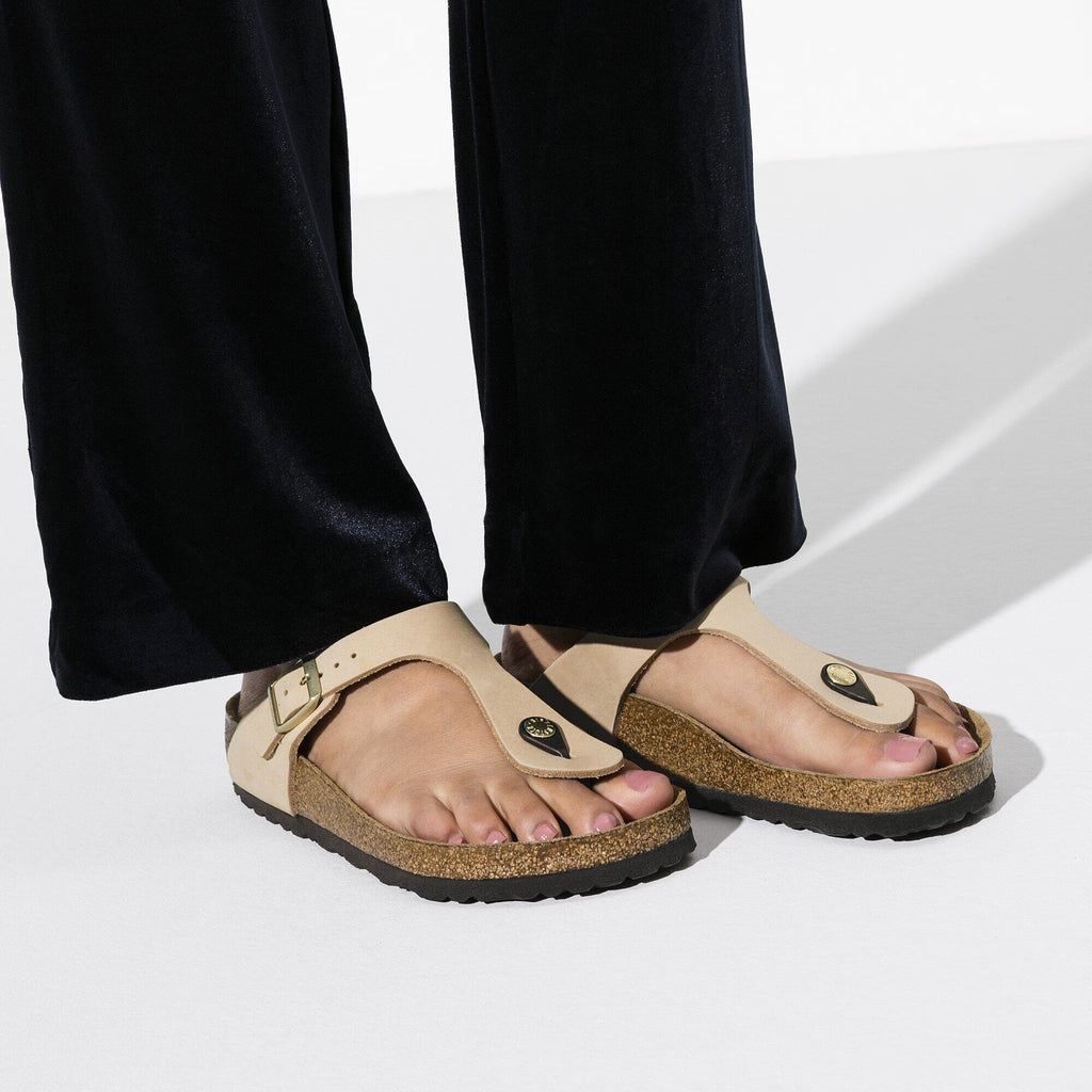 Birkenstock Raffinée Gizeh Lit de pied souple Cuir nubuck - Sandcastle