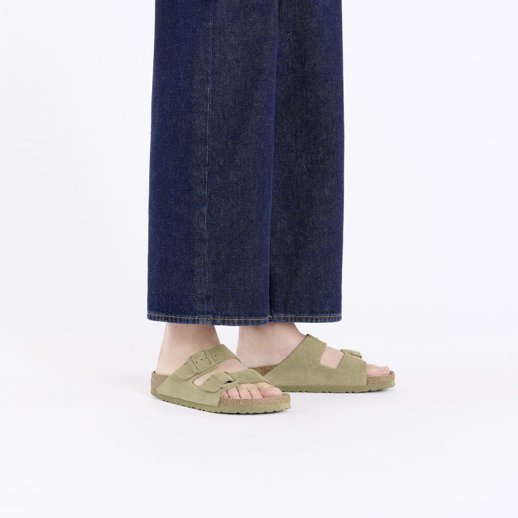 Birkenstock Élégante Arizona Lit de pied souple Suède - Faded Khaki